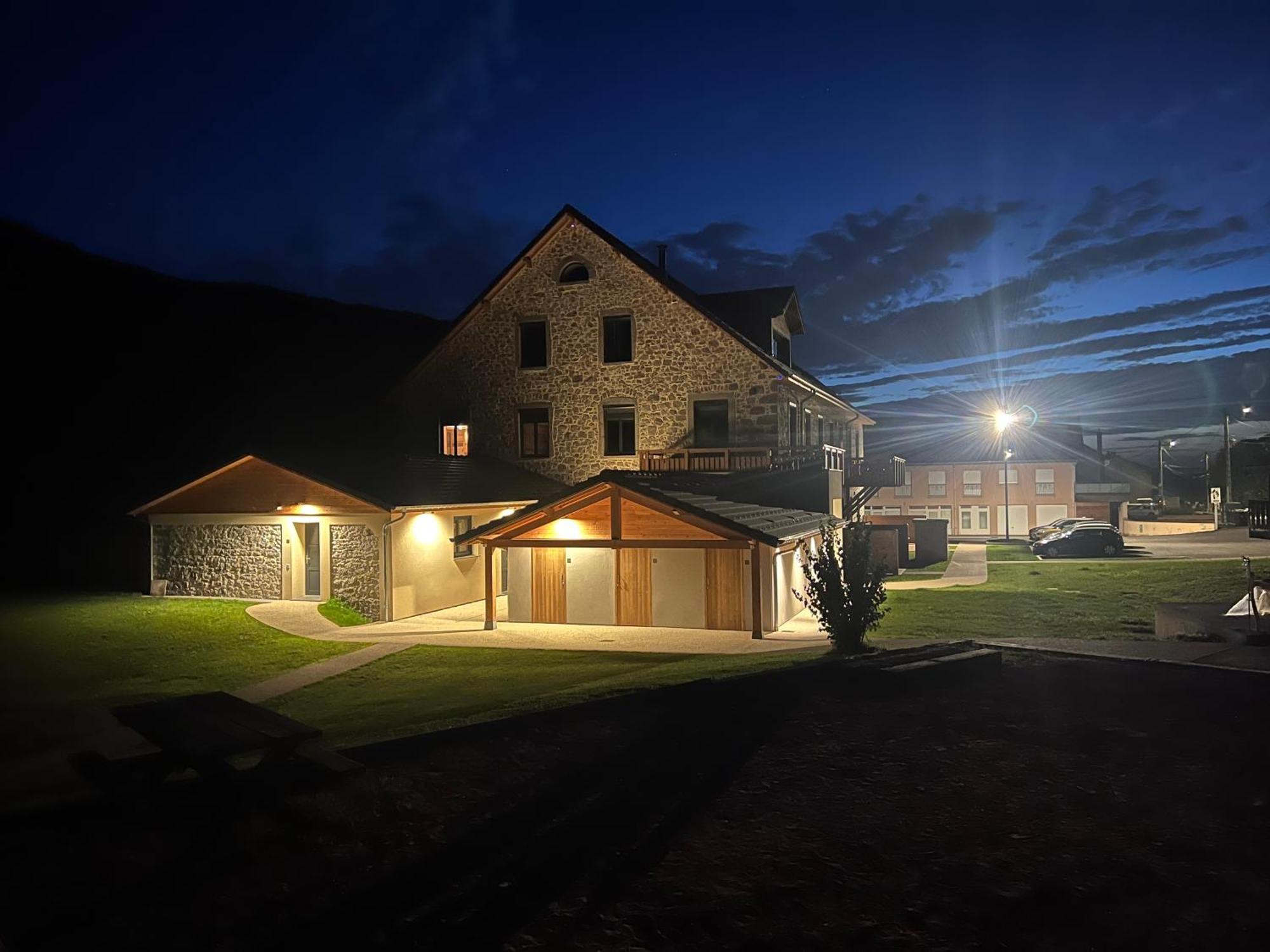 Gite Roche Des Ducs Avec Piscine Toute L'Annee, Spa, Sauna, Hammam Rochesson Eksteriør billede